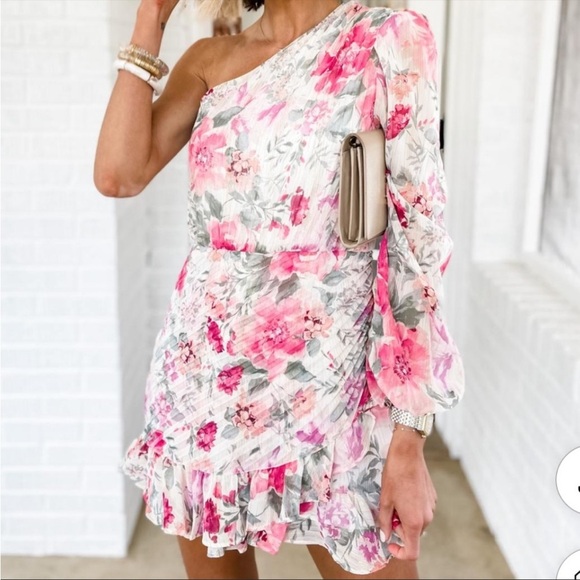 Bloggers Favorite Express metallic floral one shoulder pleated ruffled romper XS - Picture 1 of 16